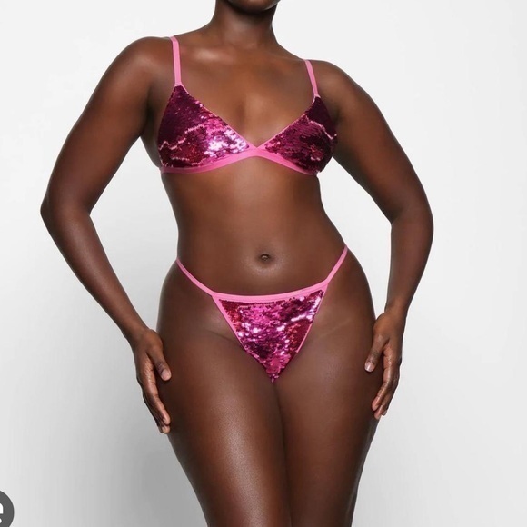 SKIMS • SEQUIN STRING THONG - Picture 1 of 3
